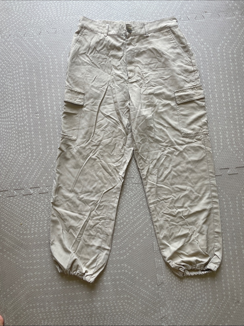 Uniqlo Khaki Cargo Pants Size M Waist 28”-29”